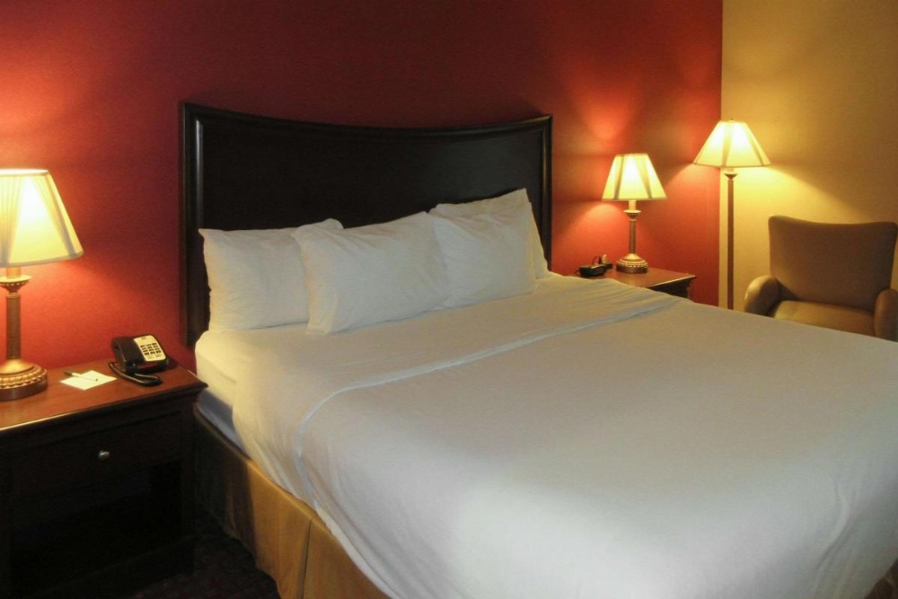 King Room with River View - Non-Smoking